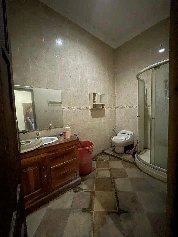 RUMAH MEWAH 3 LANTAI PERUMAHAN TAMAN ALOHA