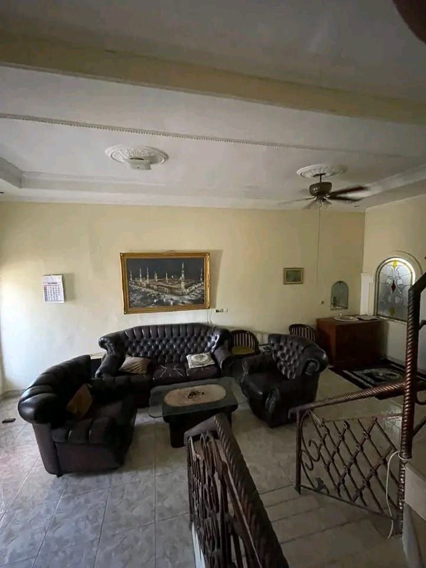 RUMAH MEWAH 3 LANTAI PERUMAHAN TAMAN ALOHA