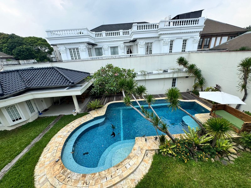 Rumah Strategis Cilandak Ada Kolam Renang