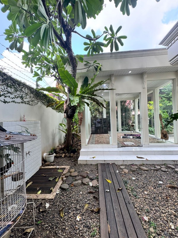 Rumah Strategis Cilandak Ada Kolam Renang