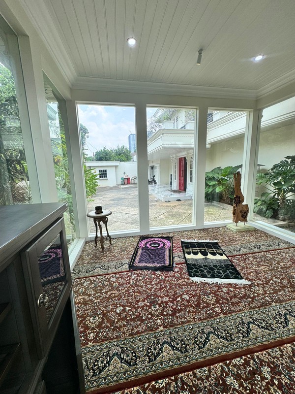 Rumah Strategis Cilandak Ada Kolam Renang