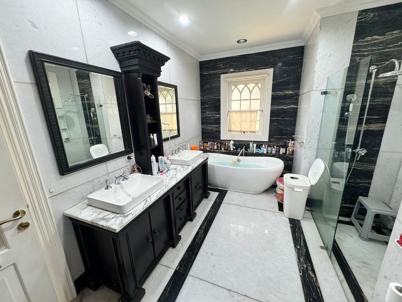 Rumah Strategis Cilandak Ada Kolam Renang