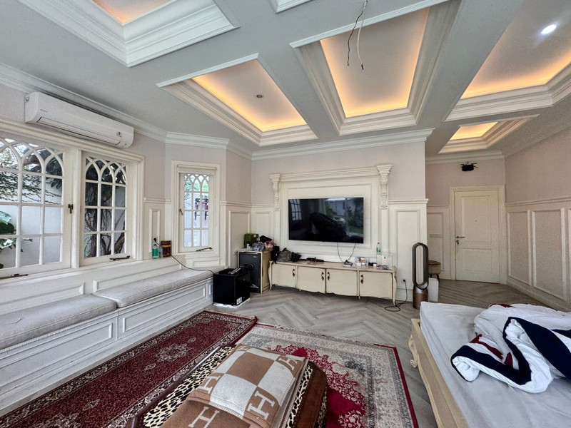 Rumah Strategis Cilandak Ada Kolam Renang