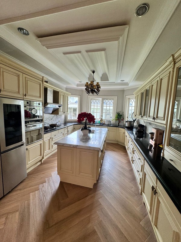 Rumah Strategis Cilandak Ada Kolam Renang