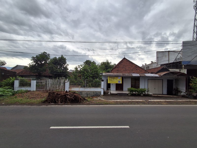 Dijual Rumah di Tanah Luas 1.000 m² - Jl. Brawijaya Peterongan