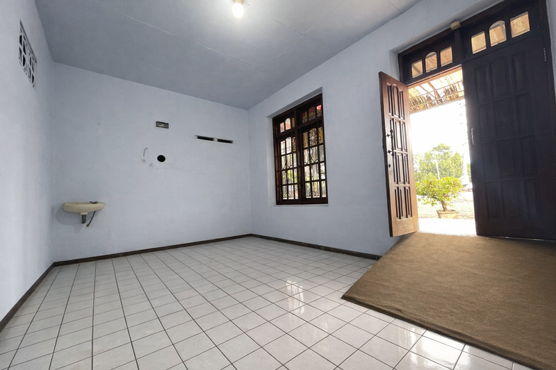 Dijual Rumah di Tanah Luas 1.000 m² - Jl. Brawijaya Peterongan