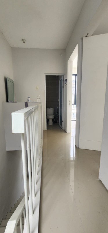 MURAH Disewakan Rumah Royal Residence Oakwood Wiyung Surabaya - Hunian Modern 2 Kamar Tidur Dekat Pakuwon Mall, Citraland, Sma Petra 1