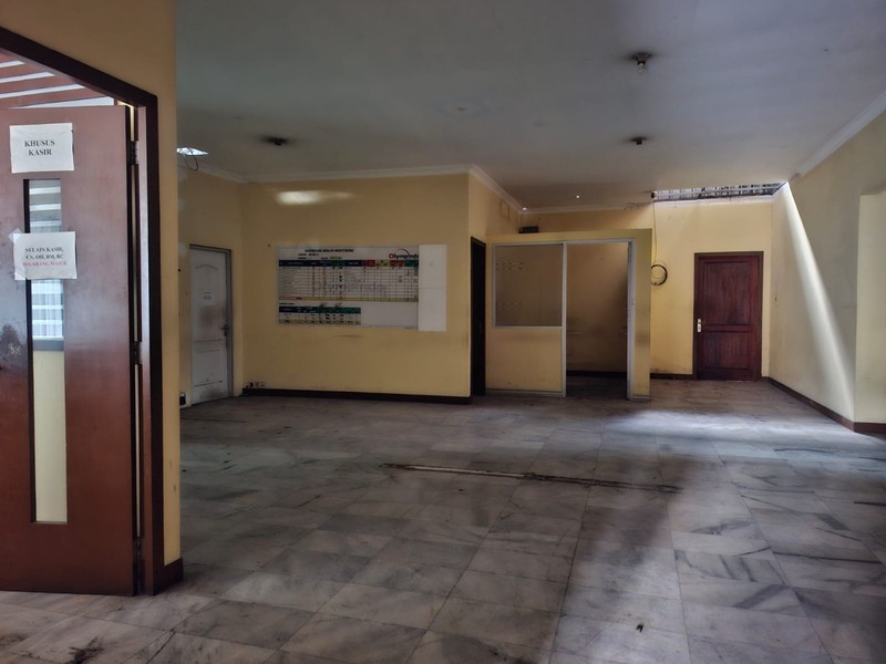 Disewakan Ex Showroom dan Bengkel Pondok Gede