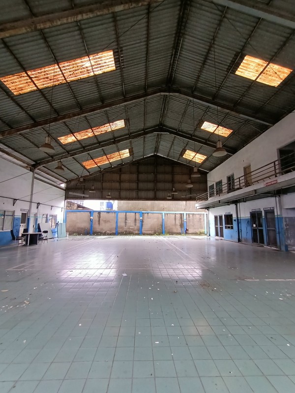 Disewakan Ex Showroom dan Bengkel Pondok Gede