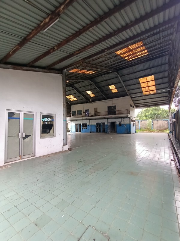 Disewakan Ex Showroom dan Bengkel Pondok Gede