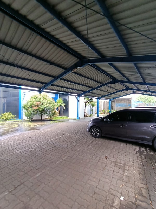 Disewakan Ex Showroom dan Bengkel Pondok Gede