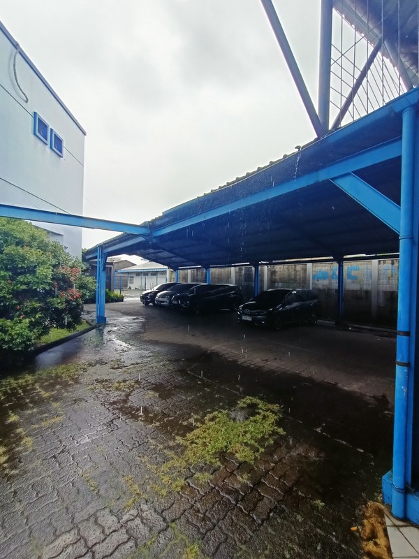 Disewakan Ex Showroom dan Bengkel Pondok Gede