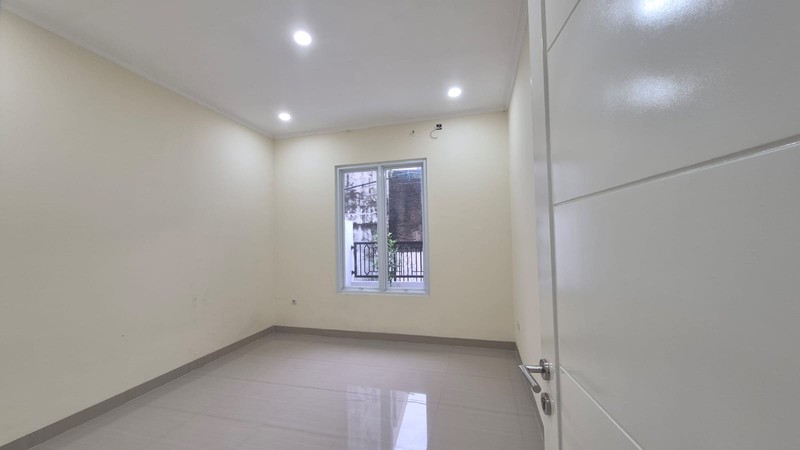 Rumah 2 Lantai Siap Huni di Tebet Timur Dalam, Harga Menarik
