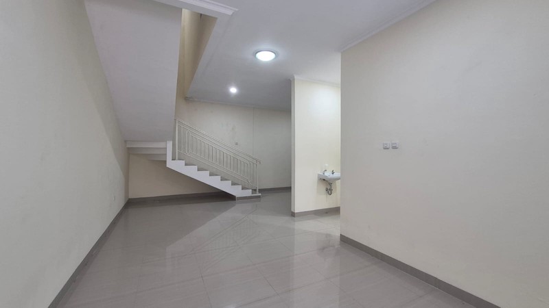 Rumah 2 Lantai Siap Huni di Tebet Timur Dalam, Harga Menarik