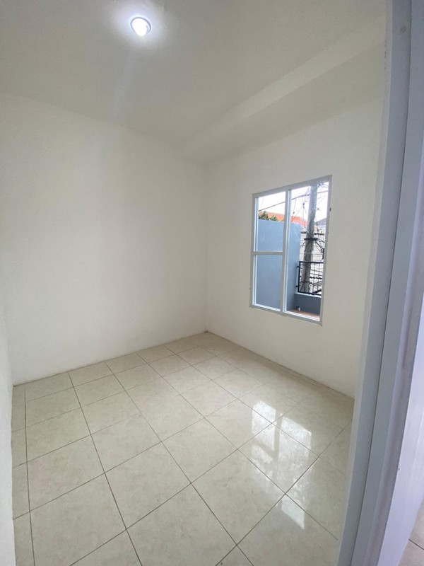 Rumah 2 Lantai 3 KT, 2 KM,  SHM di Bumi Wonorejo, Rungkut Surabaya