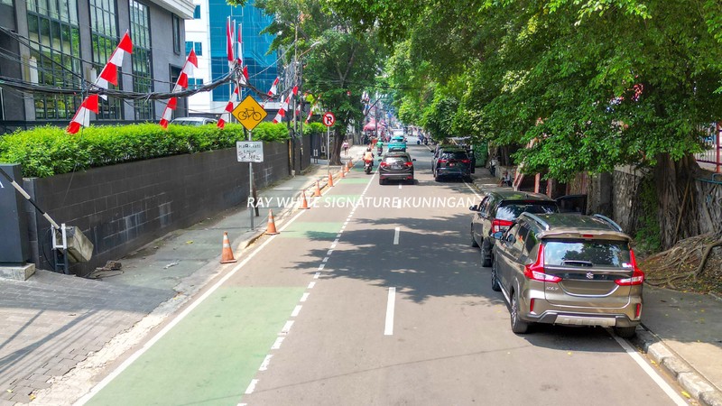 Rumah Tua Hitung Tanah Zona Komersial di Jl Kebon Kacang Raya