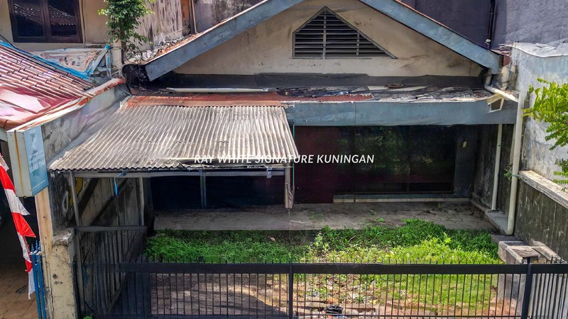 Rumah Tua Hitung Tanah Zona Komersial di Jl Kebon Kacang Raya