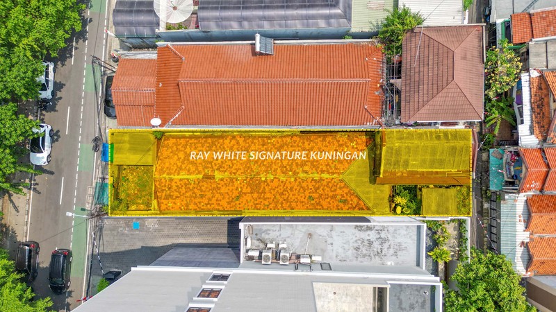 Rumah Tua Hitung Tanah Zona Komersial di Jl Kebon Kacang Raya