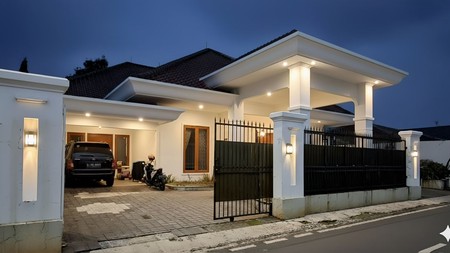 Dijual Rumah Cantik Luas Hijau Asri  Lokasi Sangat  Strategis di Lebak Bulus IV Jakarta Selatan 