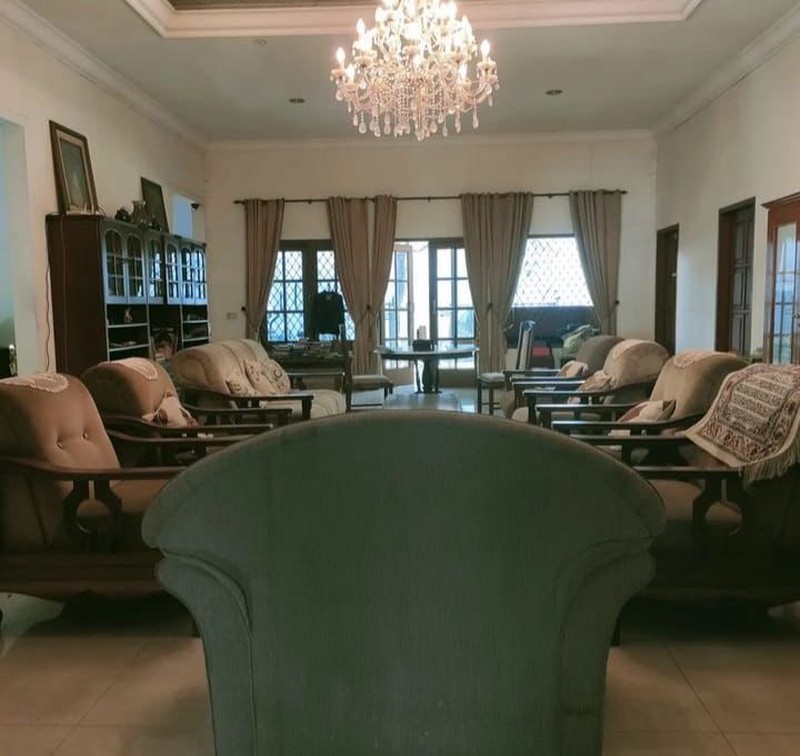 Dijual Rumah Cantik Luas Hijau Asri  Lokasi Sangat  Strategis di Lebak Bulus IV Jakarta Selatan 