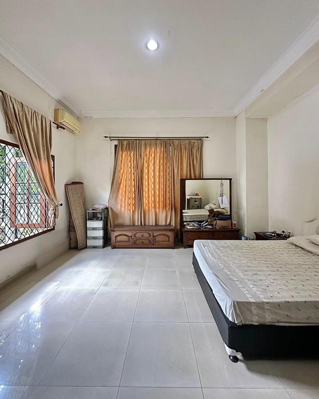 Dijual Rumah Cantik Luas Hijau Asri  Lokasi Sangat  Strategis di Lebak Bulus IV Jakarta Selatan 