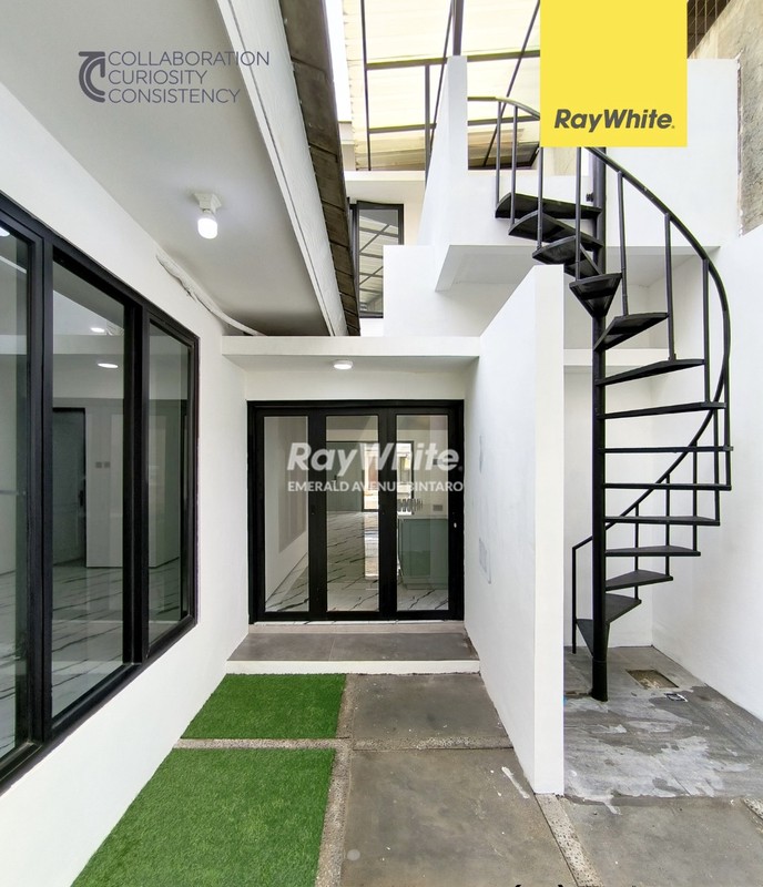 Rumah Renovasi Total Siap Huni Di Emerald Bintaro Jaya