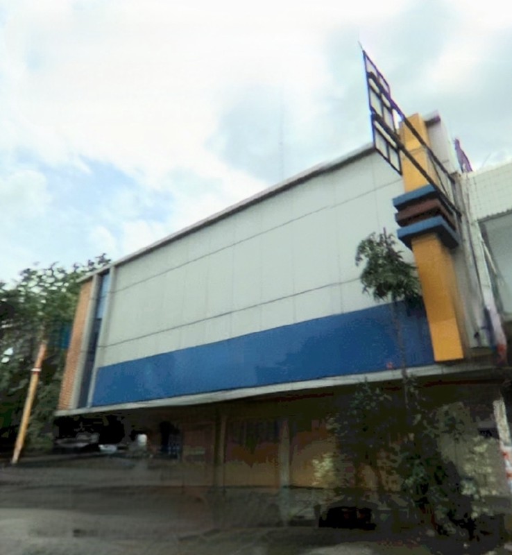 Disewakan: Ruko gandeng-hoek di lokasi super strategis di Boulevard Raya. Akses super mudah