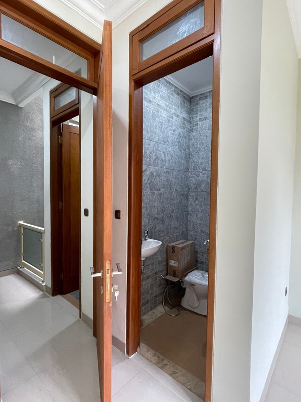 Rumah Town House di Cirendeu Siap Huni dekat ke MRT Lebak Bulus