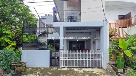 Hunian Nyaman + Passive Income! Rumah 2 Lantai dan Kost Aktif di Benhil