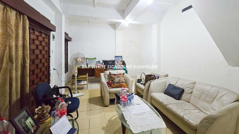 Properti Premium Benhil: Rumah 2 Lantai + Kost Berjalan, Dekat Sudirman CBD