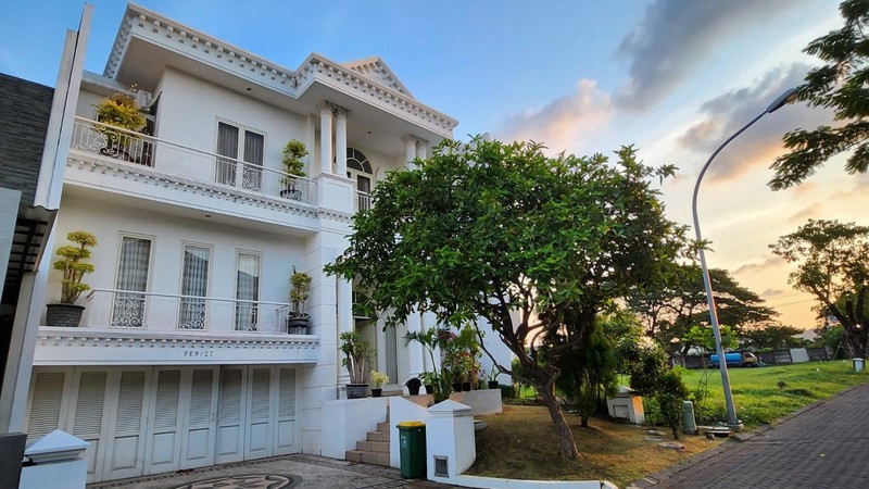 Rumah Dijual Villa Bukit Regensi Pakuwon Indah Surabaya Barat 