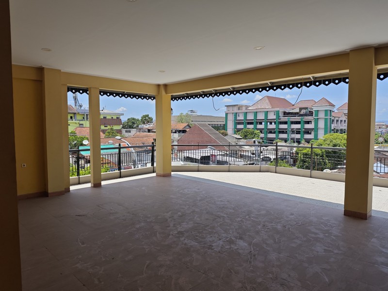 Sewa Ruko Strategis 3 Lantai di Jalan Parangtritis Cocok untuk Cafe & Resto, Mantrijeron, Yogyakarta