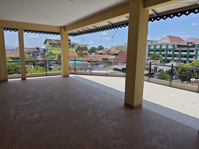 Sewa Ruko Strategis 3 Lantai di Jalan Parangtritis Cocok untuk Cafe & Resto, Mantrijeron, Yogyakarta