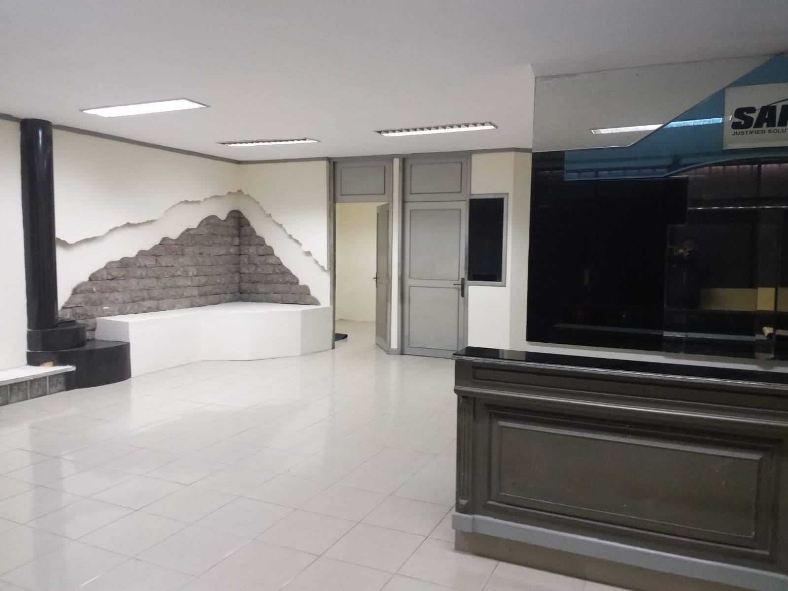 Ruko 4 Lantai siap pakai sudah renov di Gunung Sahari Raya