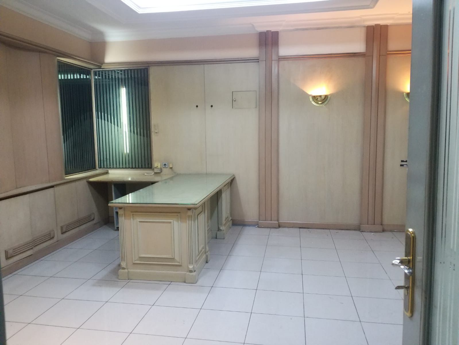 Ruko 4 Lantai siap pakai sudah renov di Gunung Sahari Raya