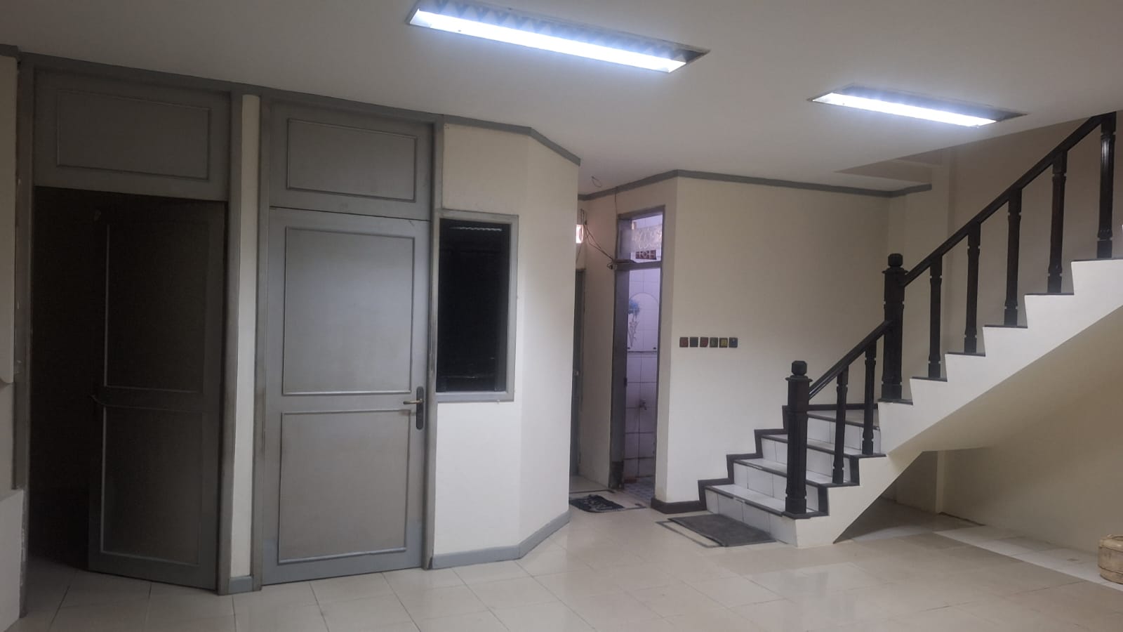 Ruko 4 Lantai siap pakai sudah renov di Gunung Sahari Raya