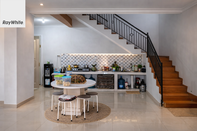 FOR SALE Rumah 2 Lantai Kebon Baru Tebet Jakarta Selatan