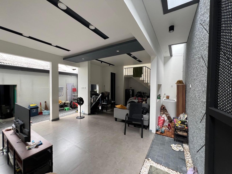 Rumah di Daerah Cikoko Jakarta Selatan Akses 2 Mobil dan memiliki kios