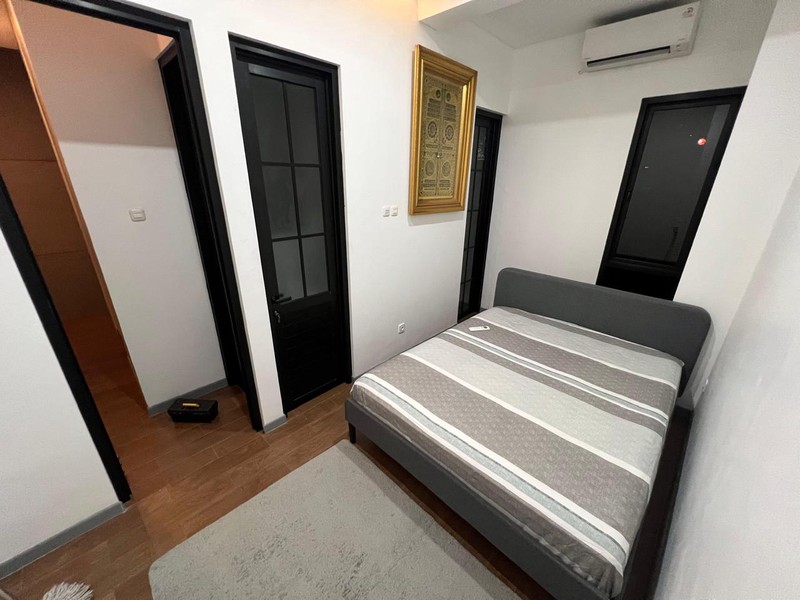 Rumah di Daerah Cikoko Jakarta Selatan Akses 2 Mobil dan memiliki kios