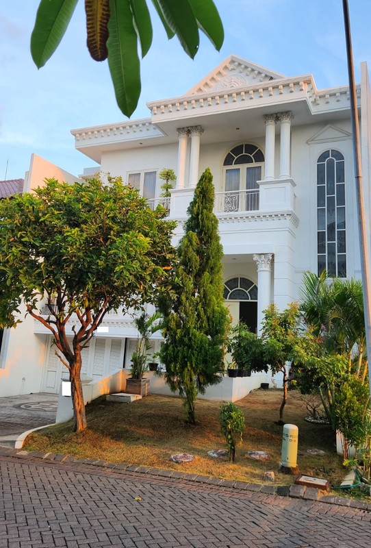 Rumah 2.5 lantai Villa Bukit Regensi VBR 3 Surabaya