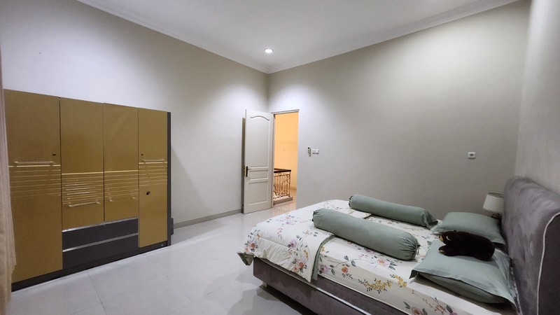 Rumah 2.5 lantai Villa Bukit Regensi VBR 3 Surabaya