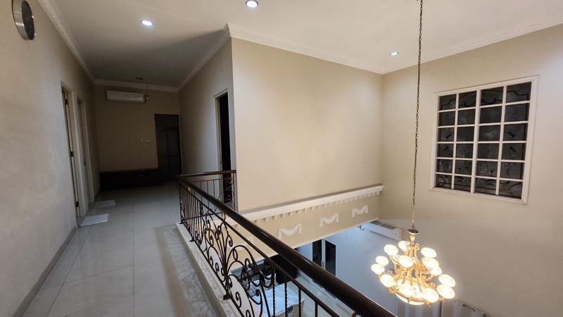 Rumah 2.5 lantai Villa Bukit Regensi VBR 3 Surabaya