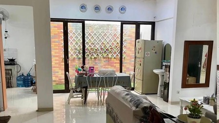 Rumah Luas di Emerald Residence Bintaro LT 242 m²