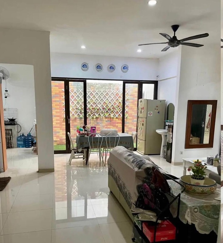 Rumah Luas di Emerald Residence Bintaro LT 242 m²