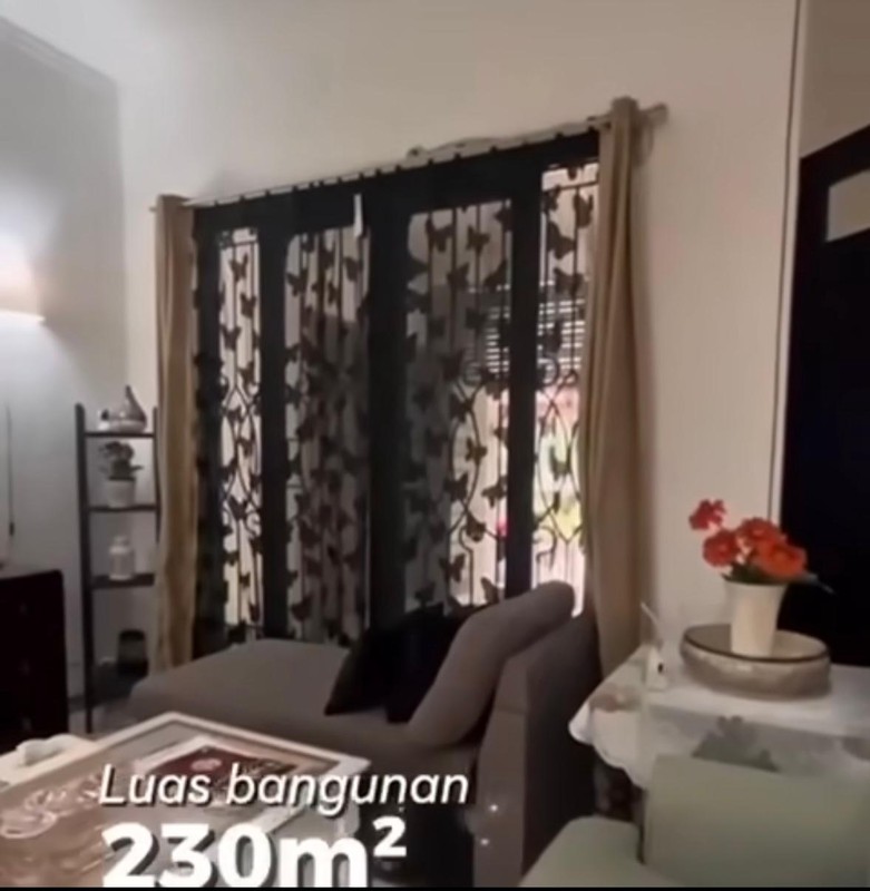 Rumah Luas di Emerald Residence Bintaro LT 242 m²