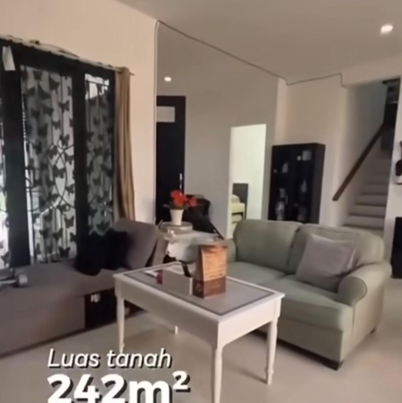 Rumah Luas di Emerald Residence Bintaro LT 242 m²