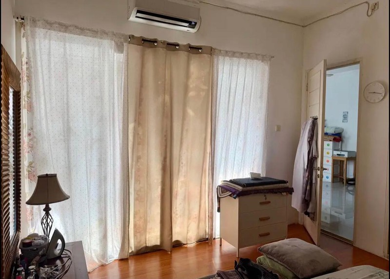 Rumah Luas di Emerald Residence Bintaro LT 242 m²