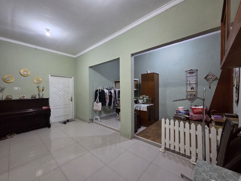 Rumah Commercial Raya Tenggilis dekat Kampus Ubaya Surabaya 