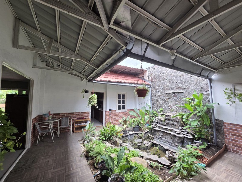 Rumah Commercial Raya Tenggilis dekat Kampus Ubaya Surabaya 