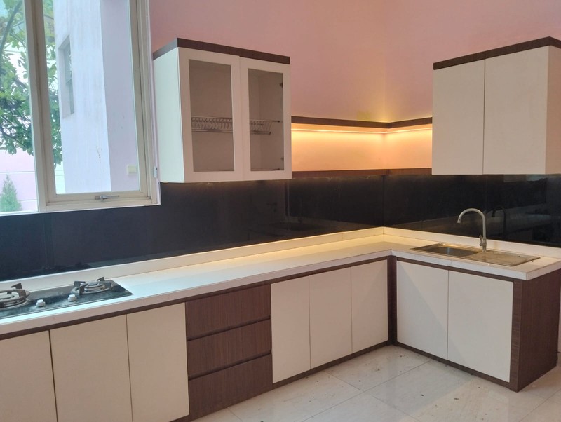 Disewakan Rumah Laguna Pakuwon Cluster Palm Beach Surabaya Timur